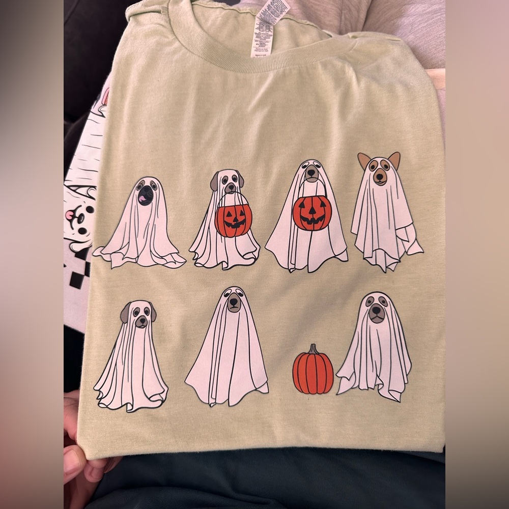 Halloween dogs tshirt. Brand new size medium (unisex)